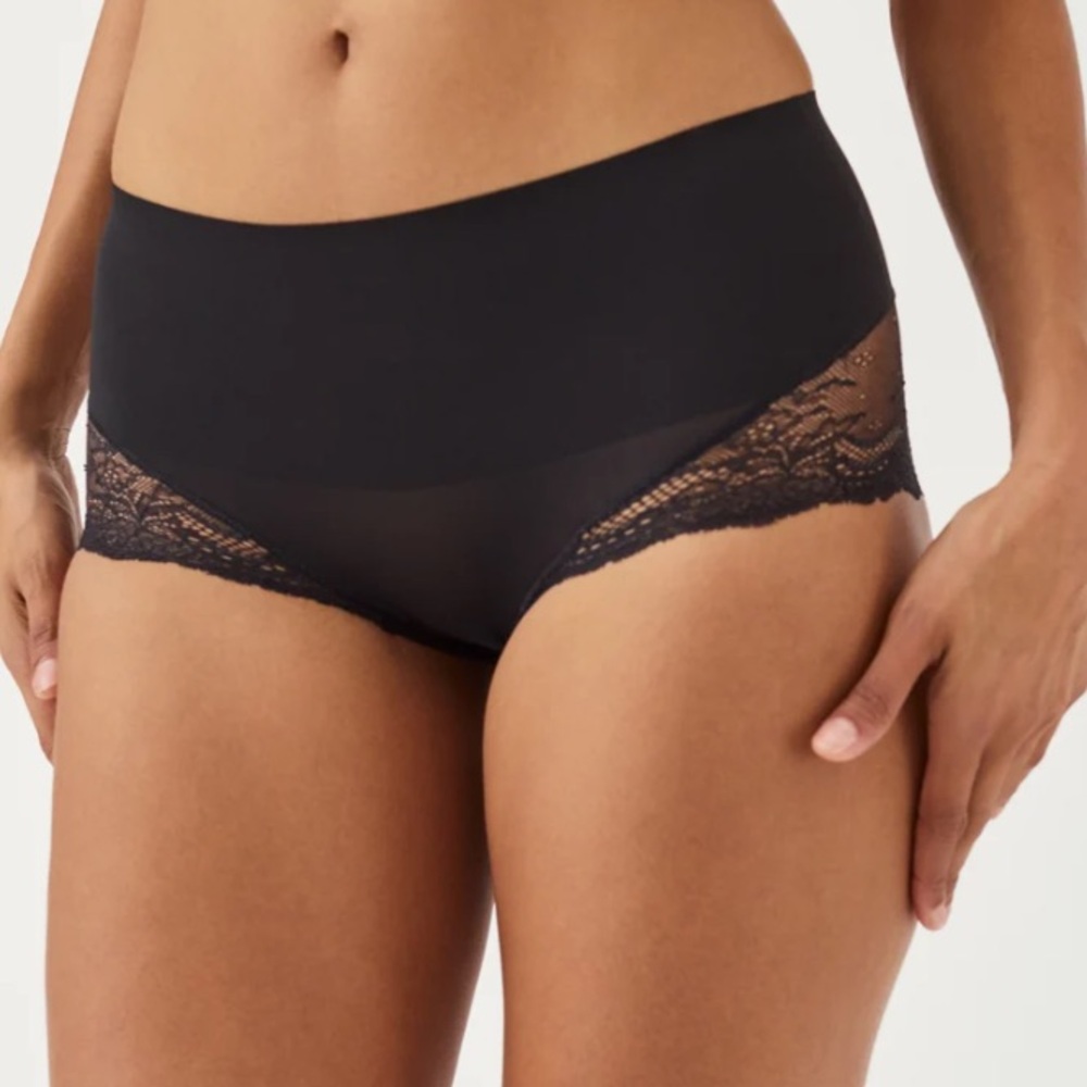 SPANXsupersmooth® Undie-tectable®
Lace Hi-Hipster